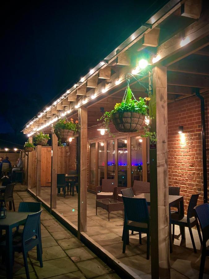 Crown & Anchor Hotel Woking Exterior foto